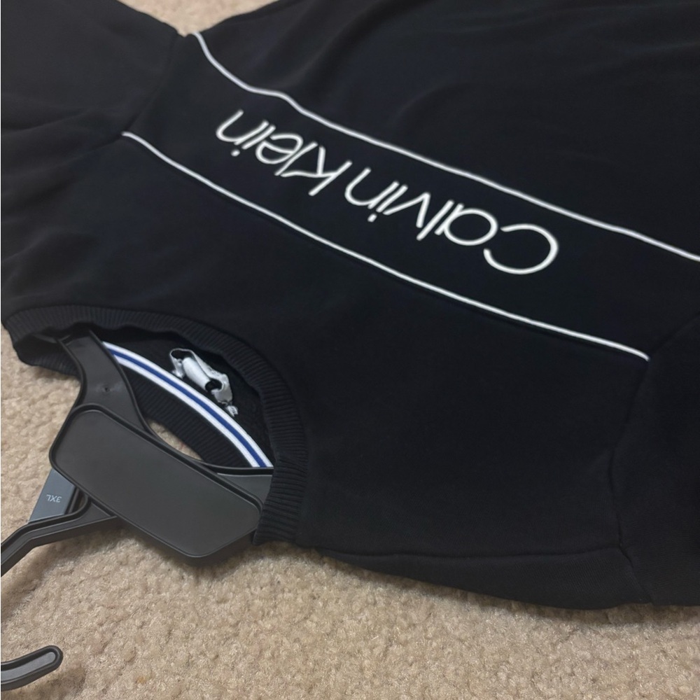 CALVIN KLEIN MEDIUM BLACK CREWNECK